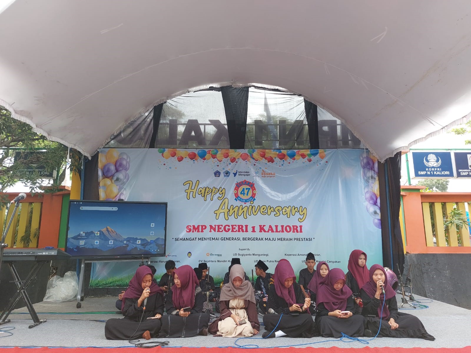 Hadroh dan Karnaval Warnai Pra Acara HUT ke-47 SMP Negeri 1 Kaliori